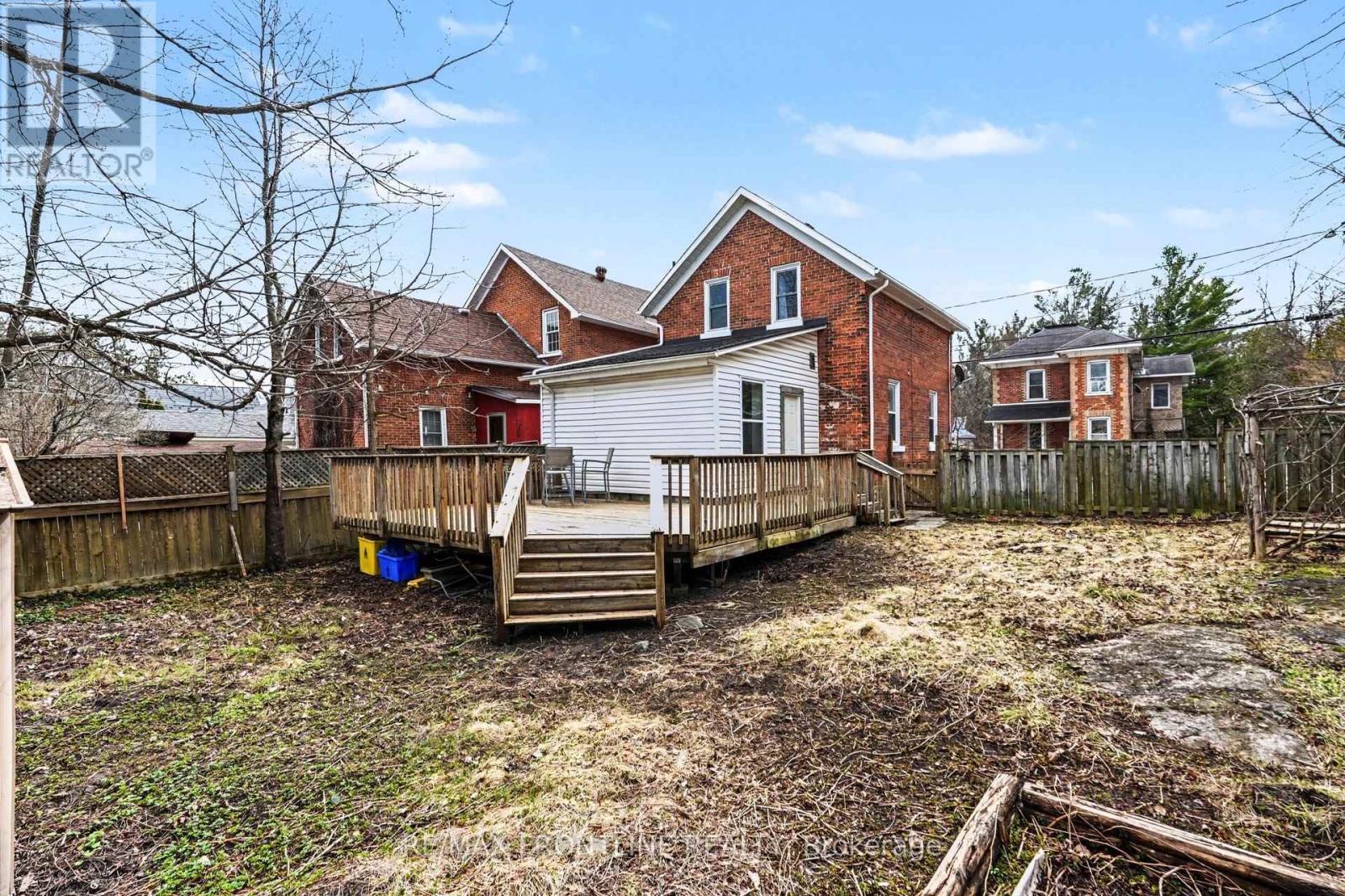 101 Peter Street, Perth, Ontario