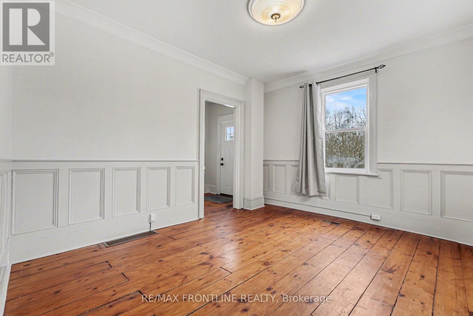 101 Peter Street, Perth, Ontario