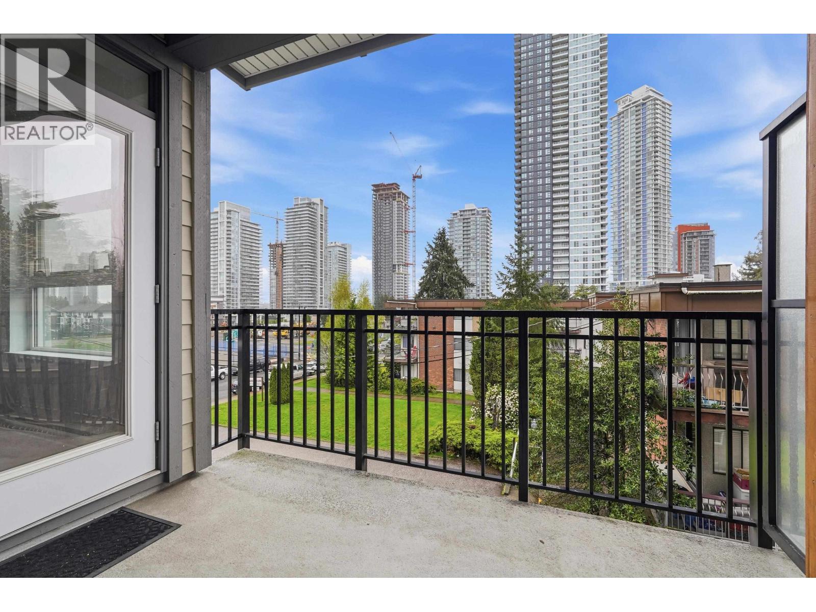 302 607 Cottonwood Avenue, Coquitlam, British Columbia