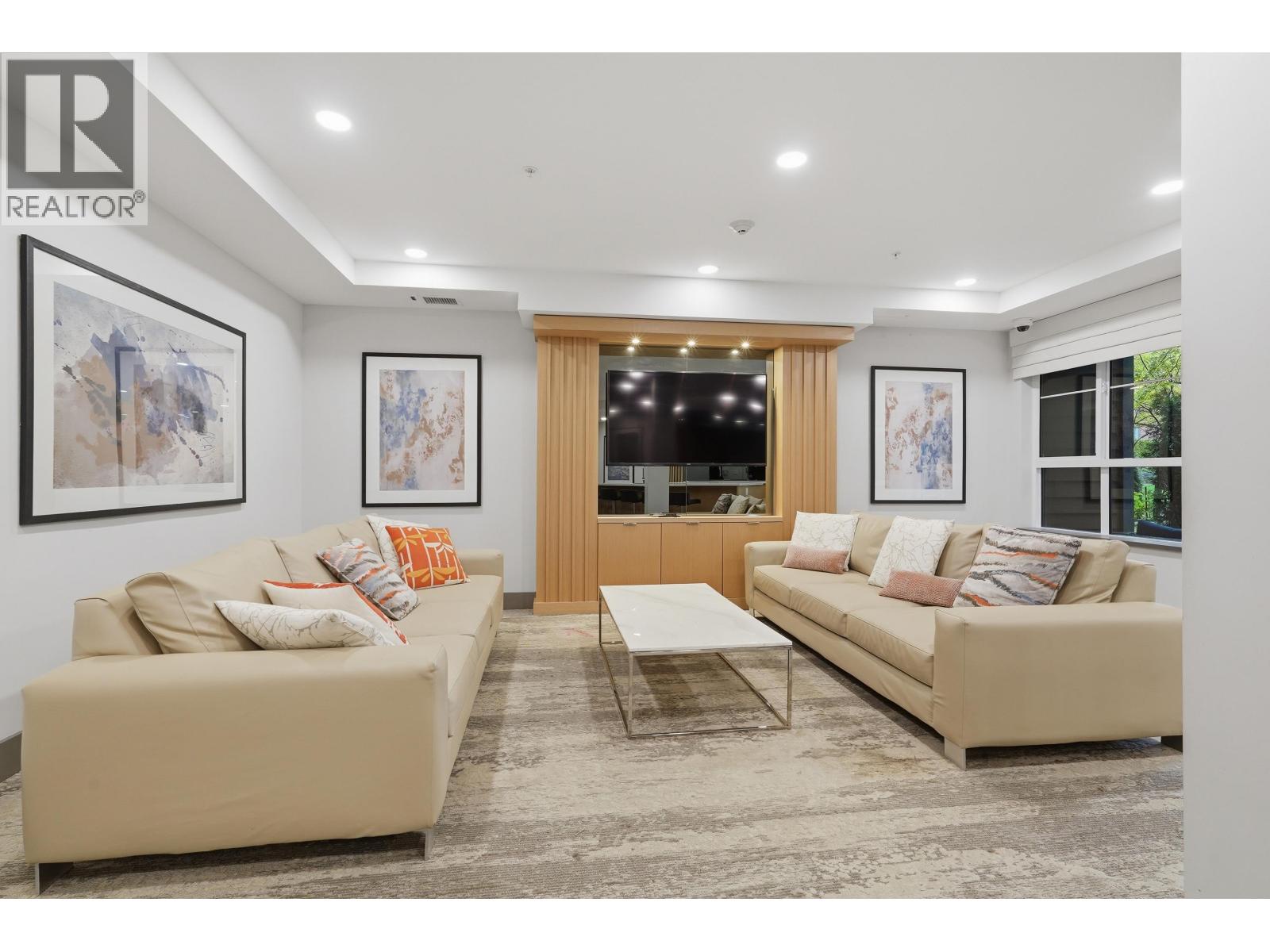 302 607 Cottonwood Avenue, Coquitlam, British Columbia