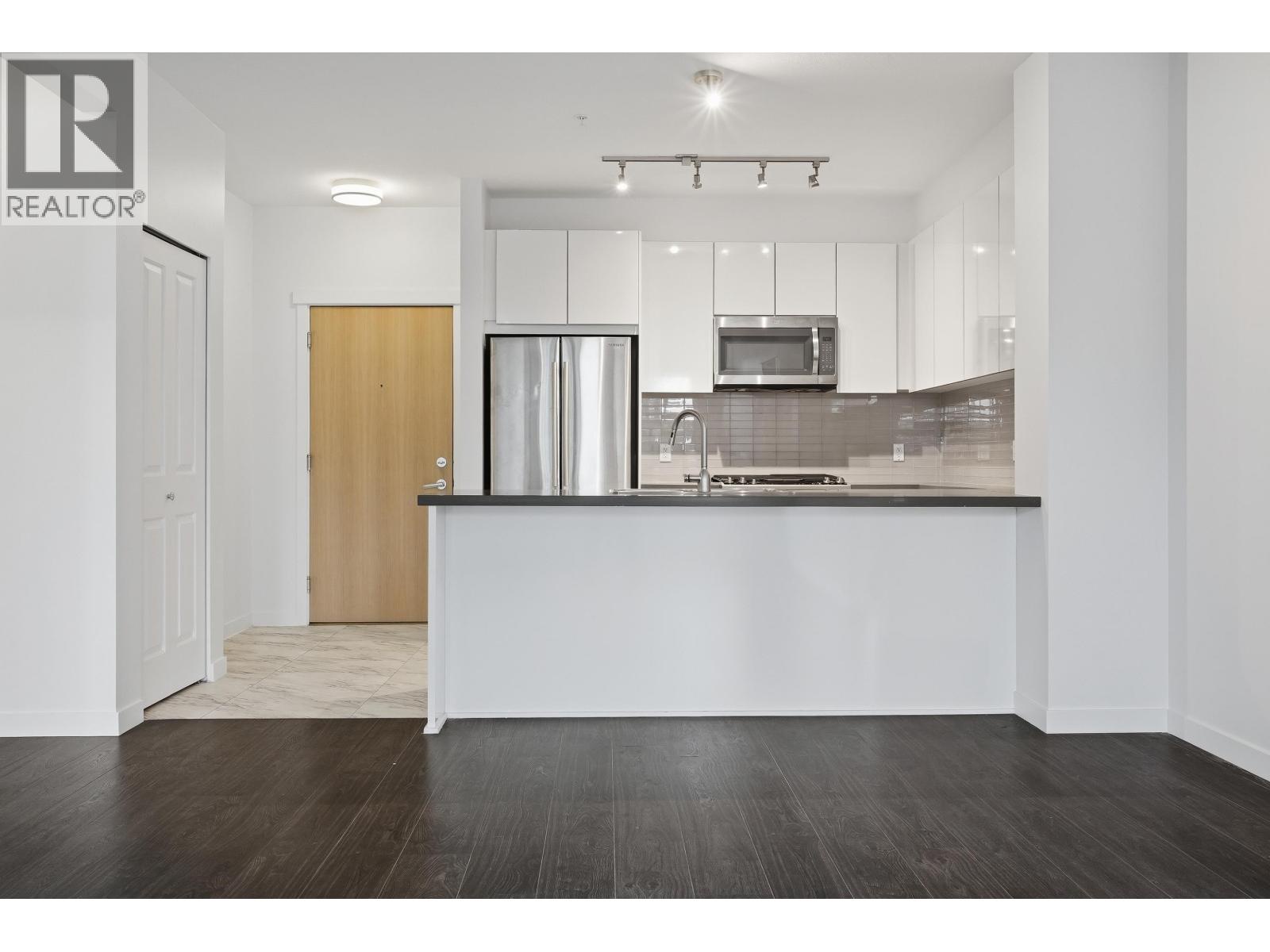 302 607 Cottonwood Avenue, Coquitlam, British Columbia