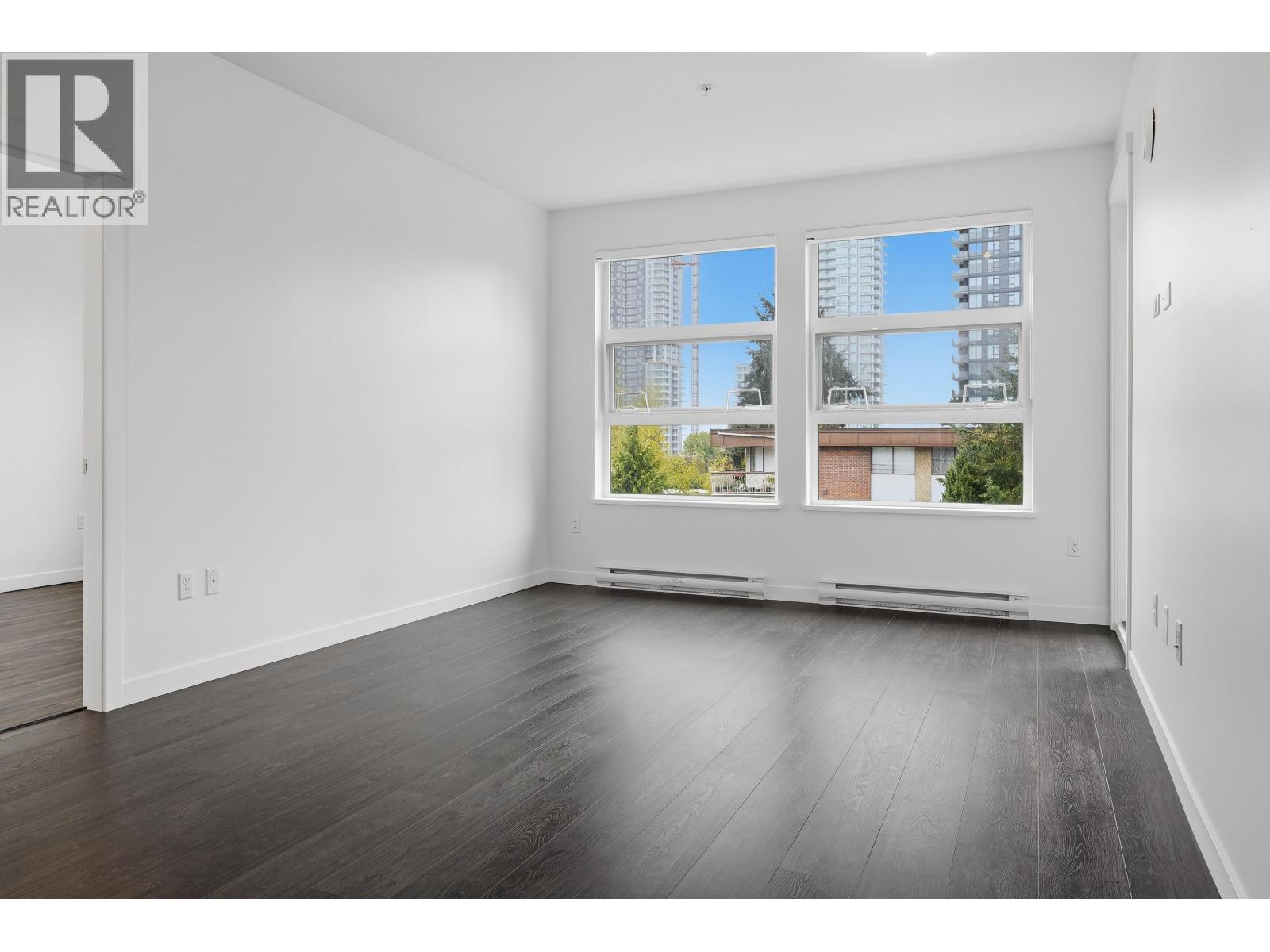 302 607 Cottonwood Avenue, Coquitlam, British Columbia