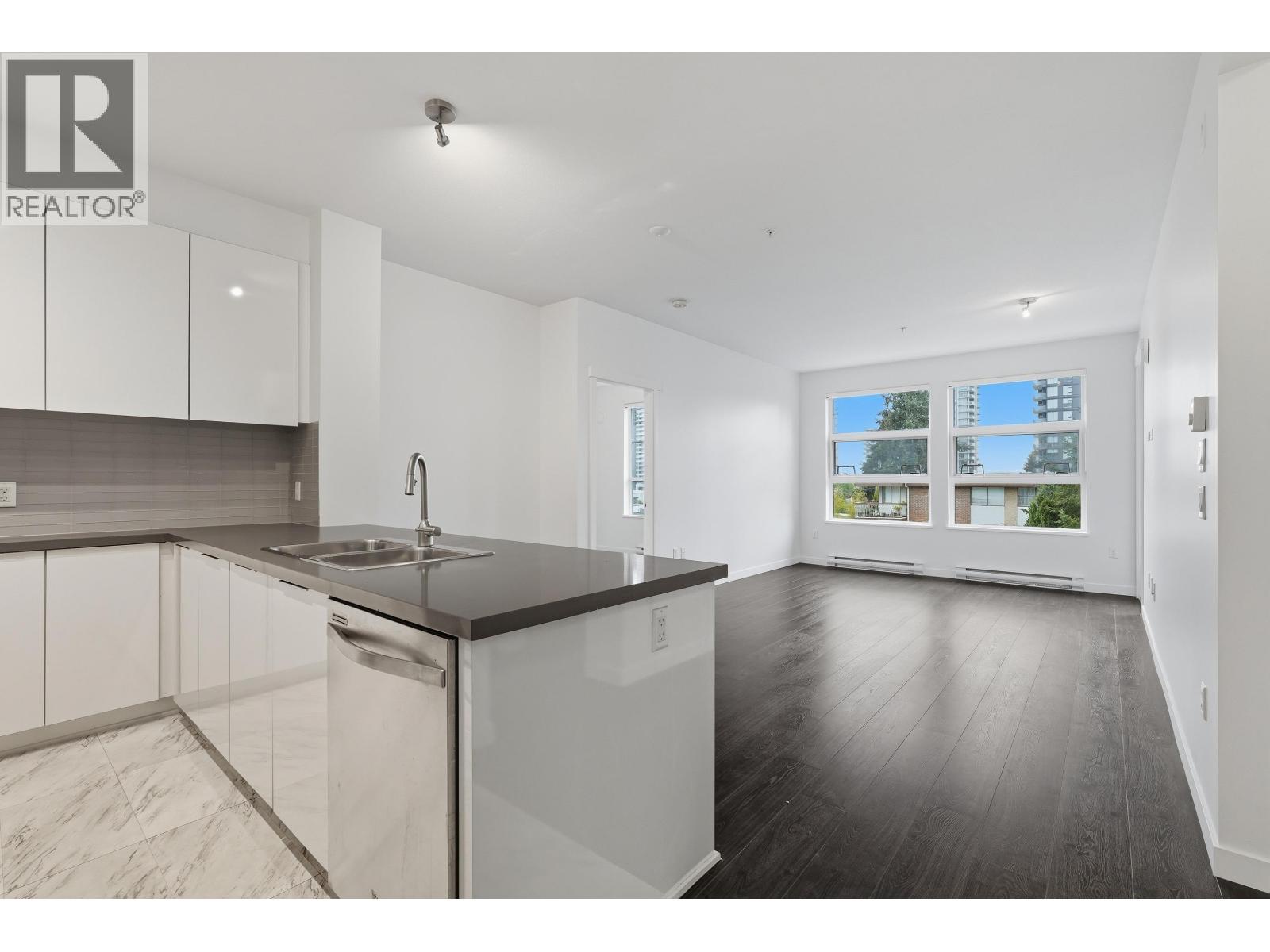 302 607 Cottonwood Avenue, Coquitlam, British Columbia