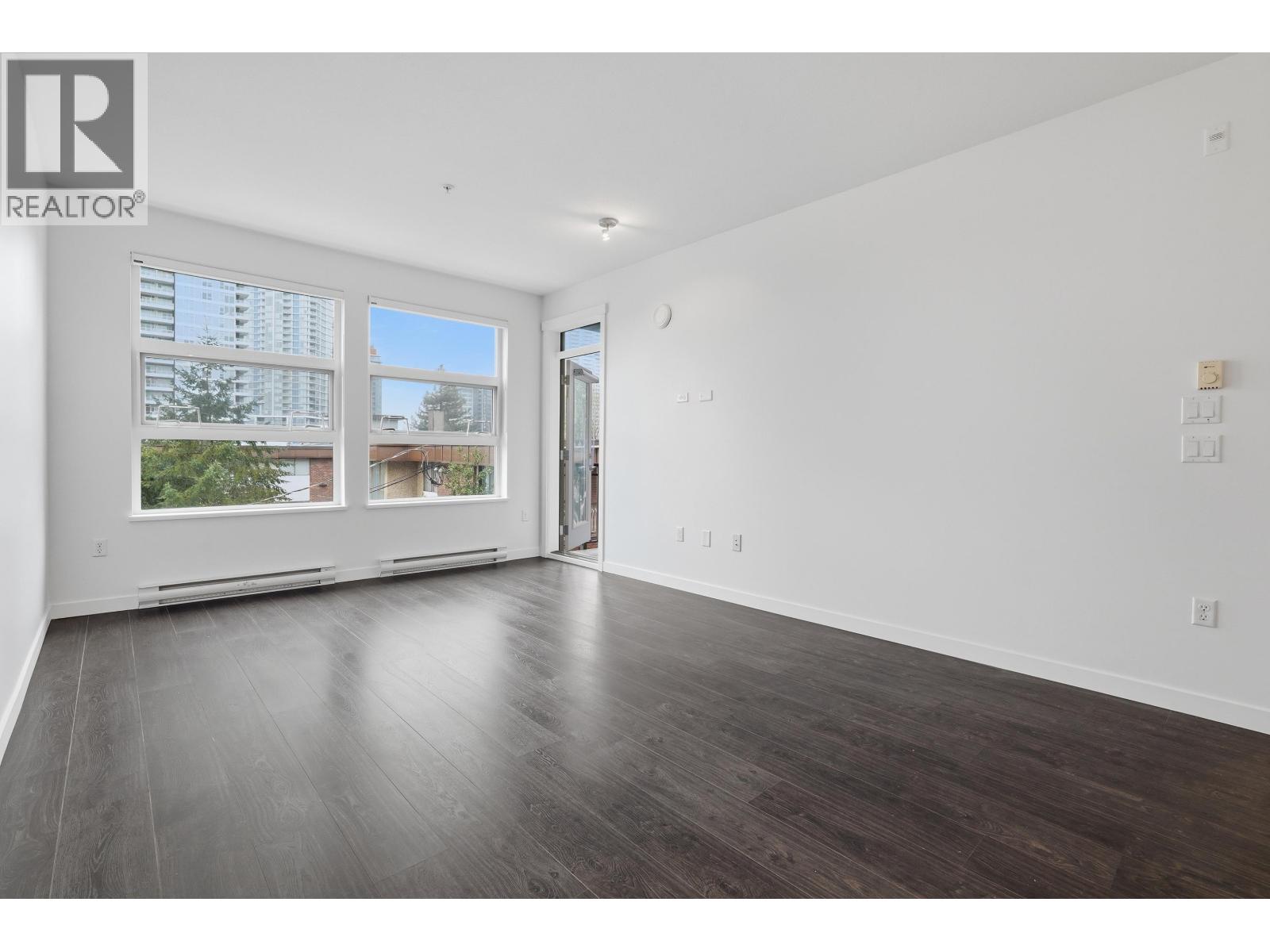 302 607 Cottonwood Avenue, Coquitlam, British Columbia