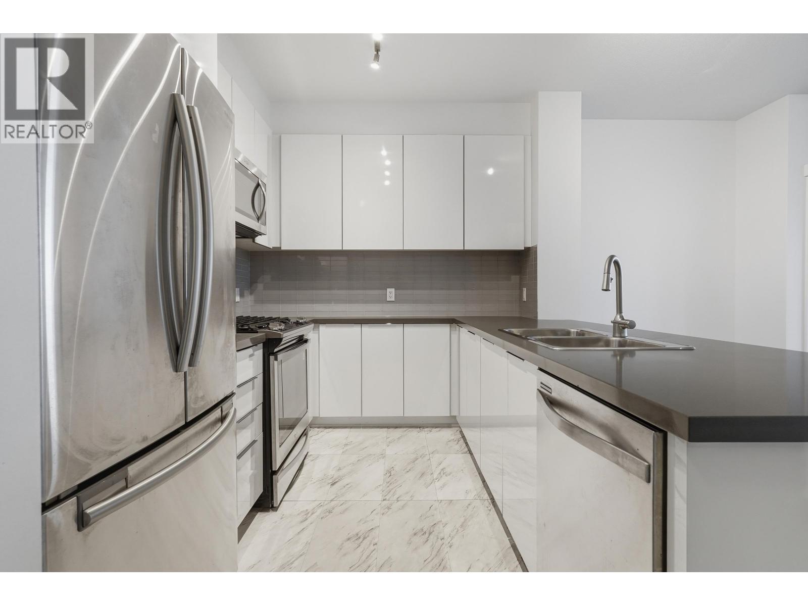 302 607 Cottonwood Avenue, Coquitlam, British Columbia