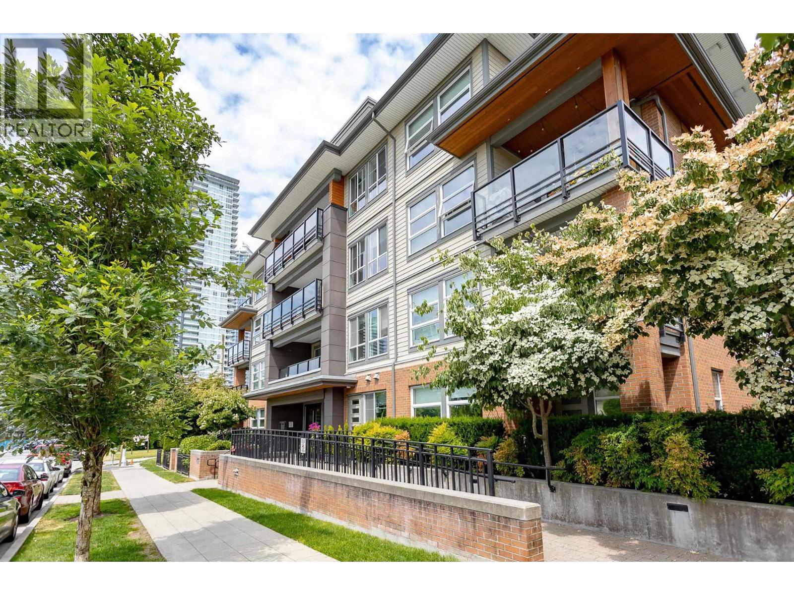 302 607 Cottonwood Avenue, Coquitlam, British Columbia