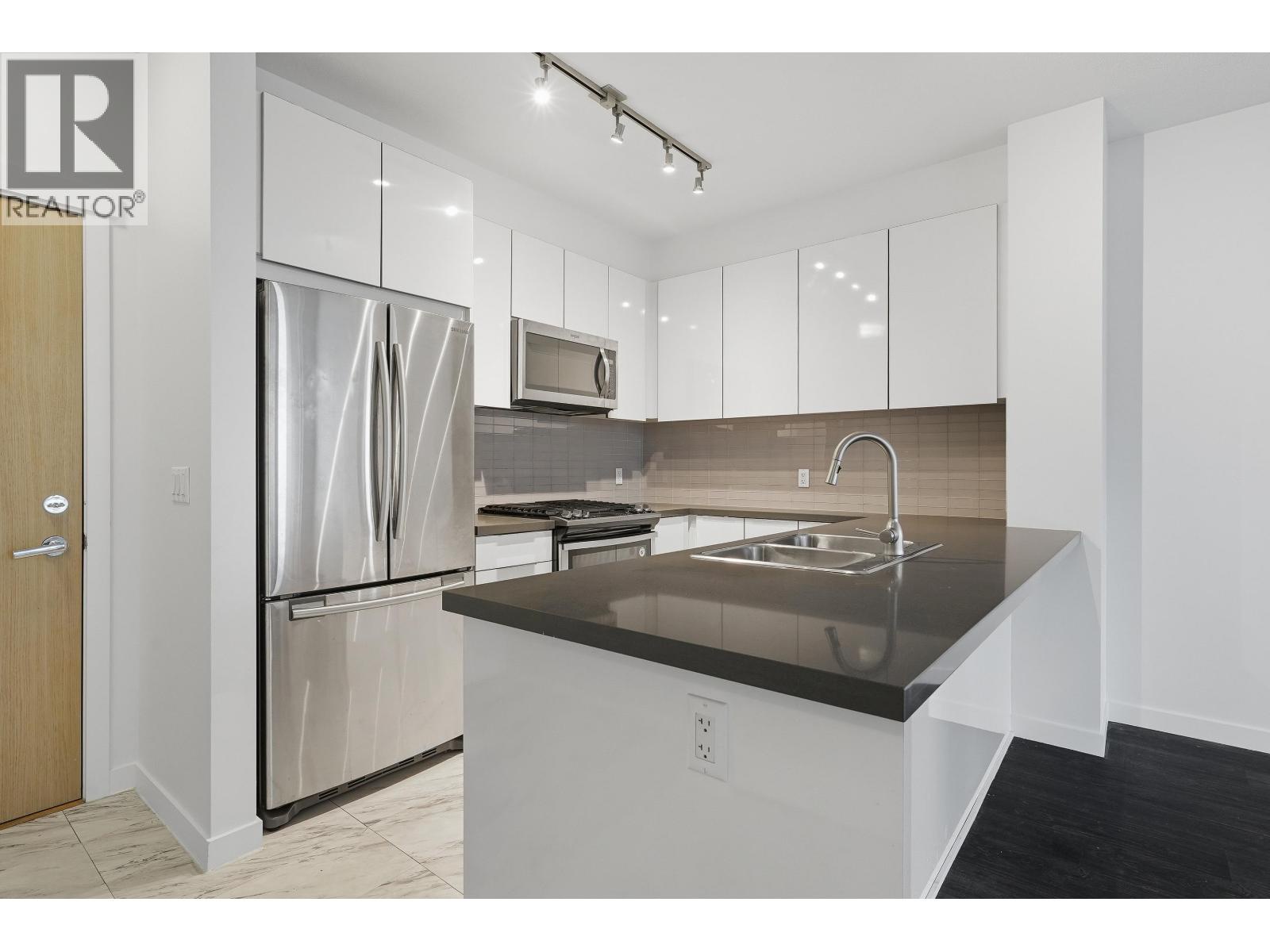 302 607 Cottonwood Avenue, Coquitlam, British Columbia