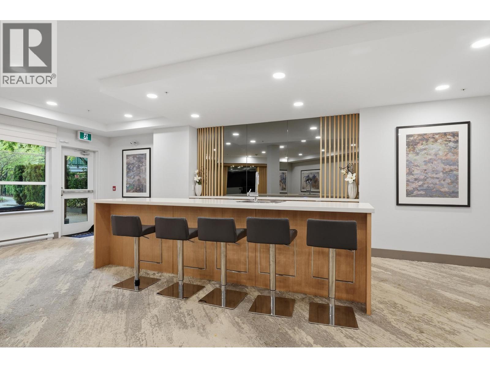 302 607 Cottonwood Avenue, Coquitlam, British Columbia