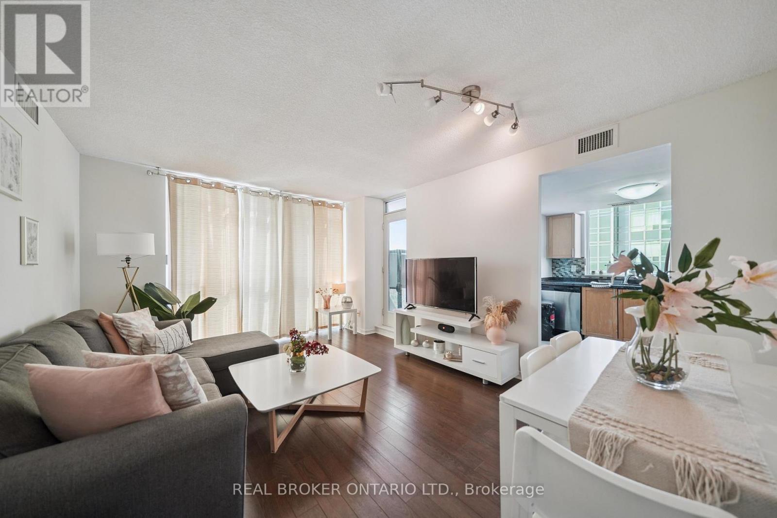 808 - 28 Harrison Garden Boulevard, Toronto (willowdale East), Ontario