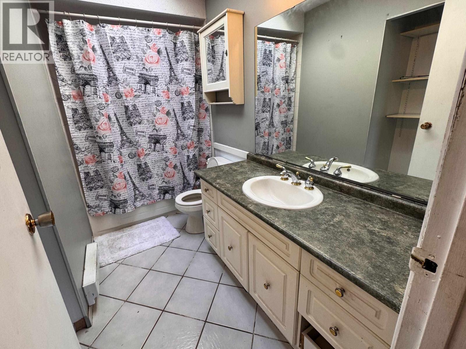 5799 Anchor Road, Sechelt, British Columbia