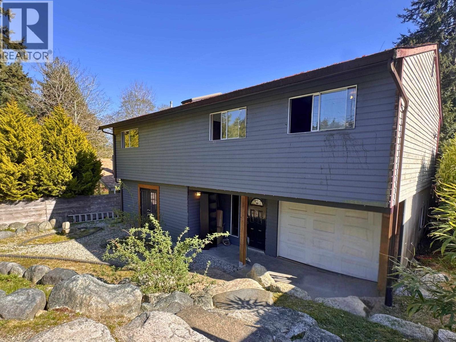 5799 Anchor Road, Sechelt, British Columbia
