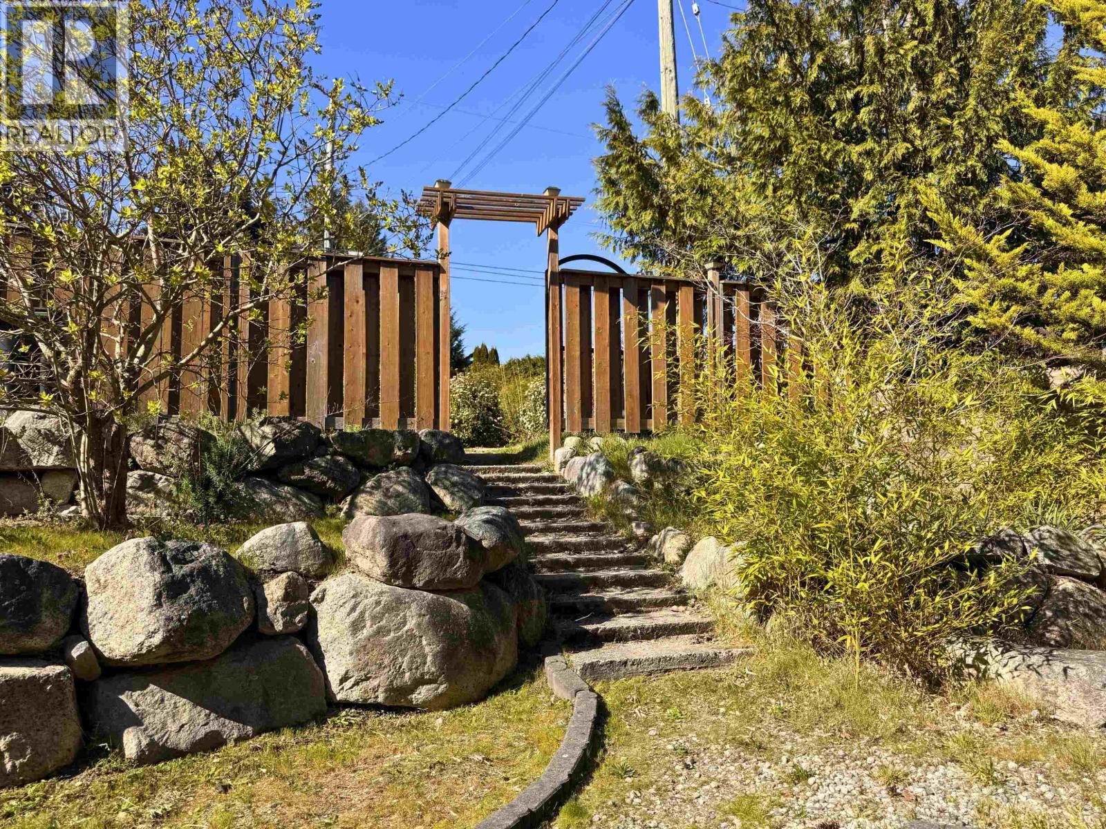 5799 Anchor Road, Sechelt, British Columbia