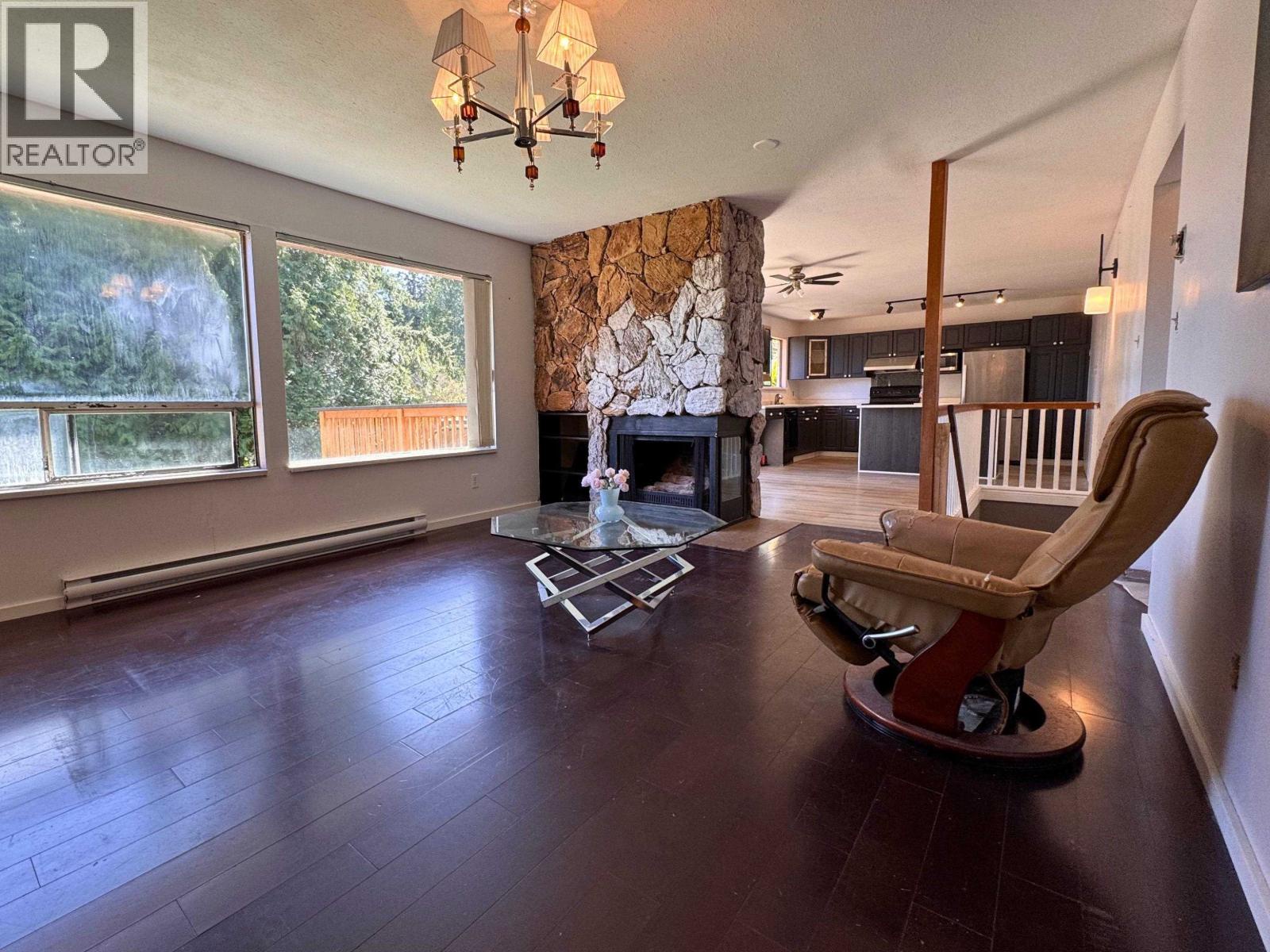 5799 Anchor Road, Sechelt, British Columbia