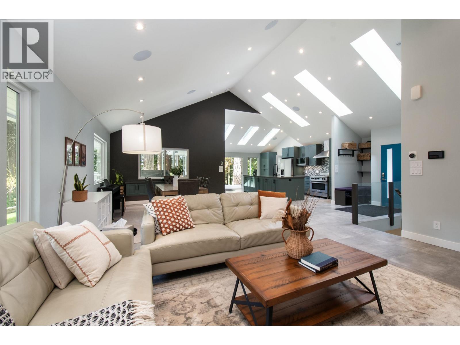 2551 Hyannis Point, North Vancouver, British Columbia