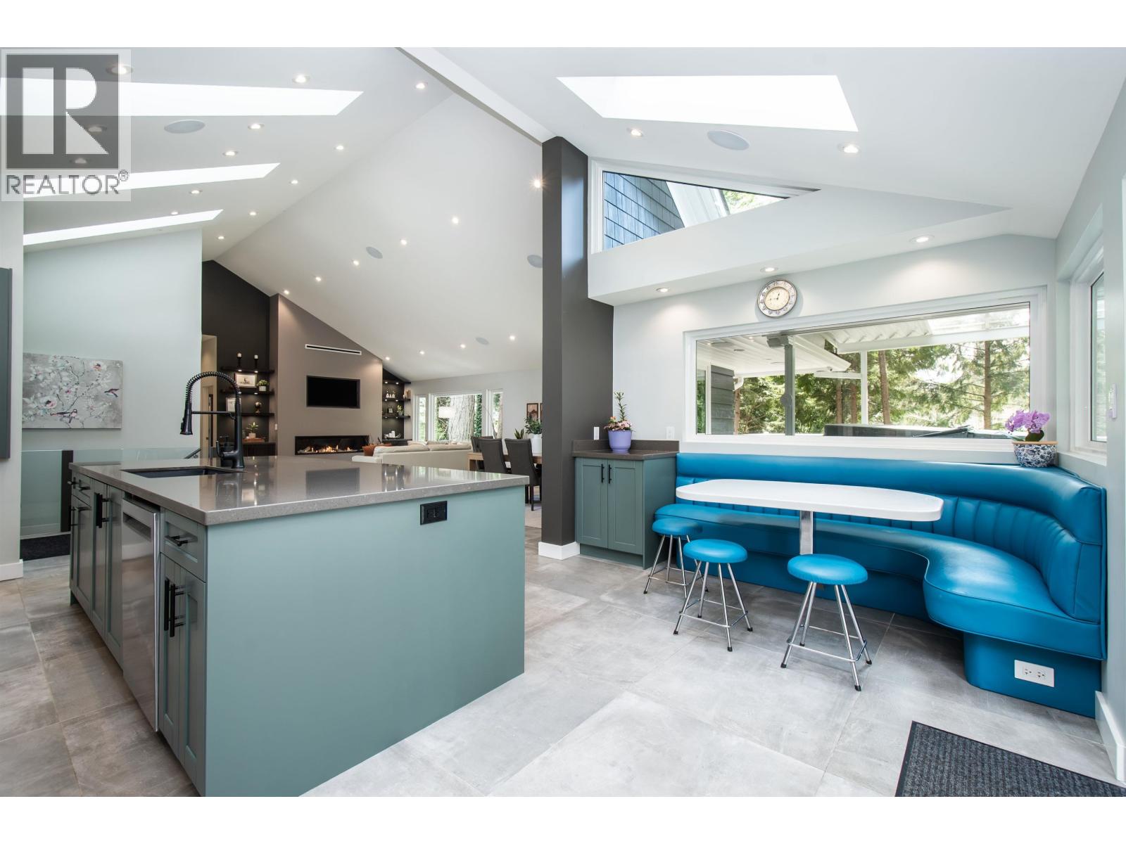 2551 Hyannis Point, North Vancouver, British Columbia