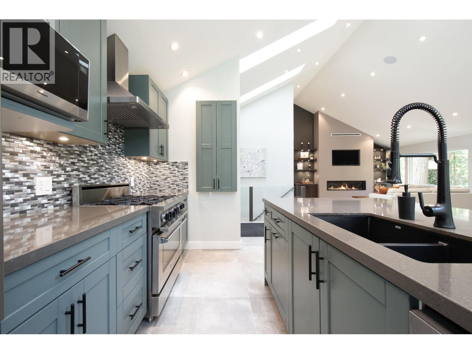 2551 Hyannis Point, North Vancouver, British Columbia