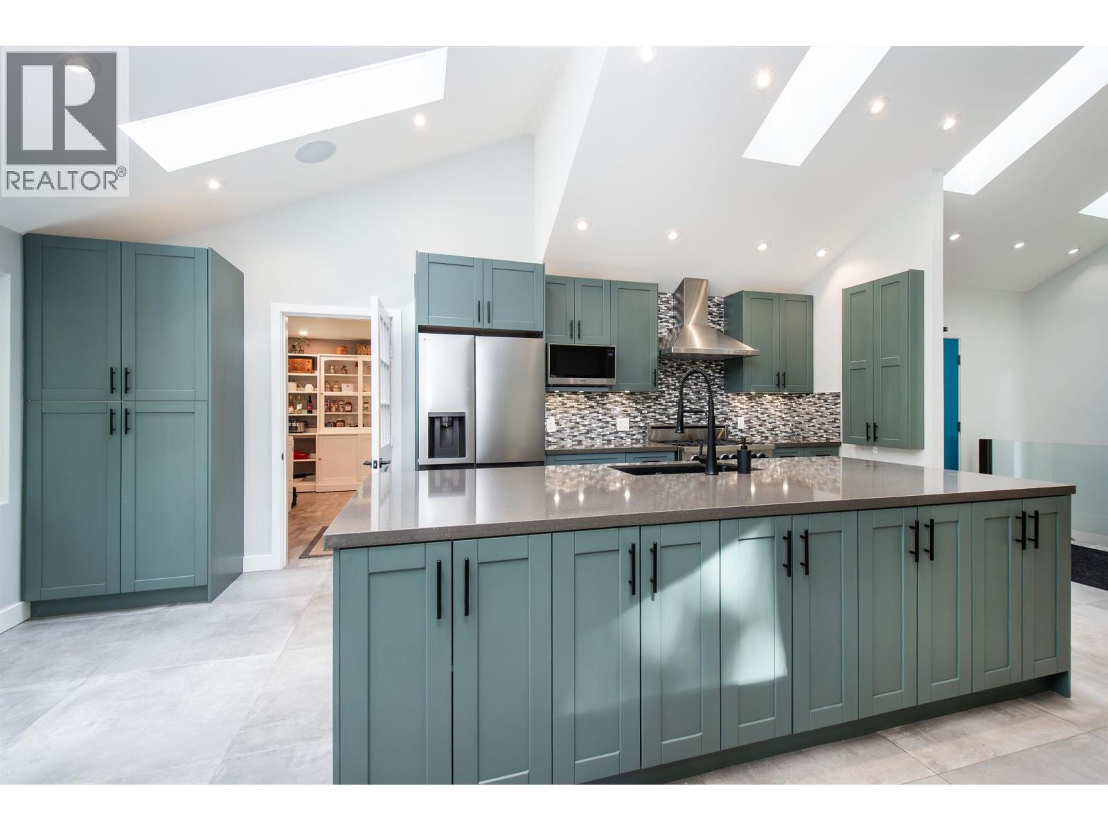 2551 Hyannis Point, North Vancouver, British Columbia