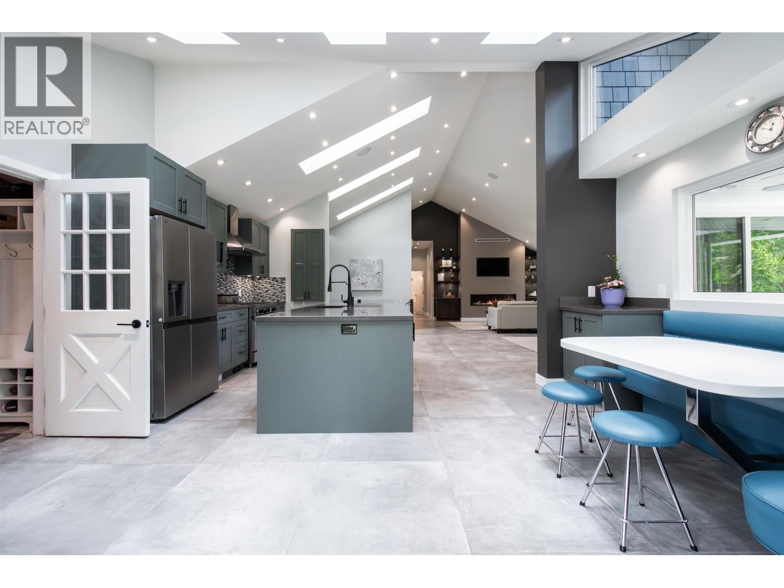 2551 Hyannis Point, North Vancouver, British Columbia