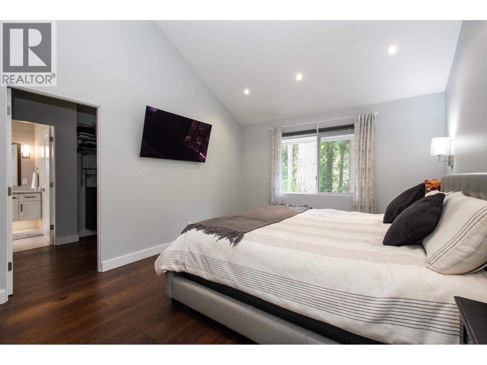 2551 Hyannis Point, North Vancouver, British Columbia