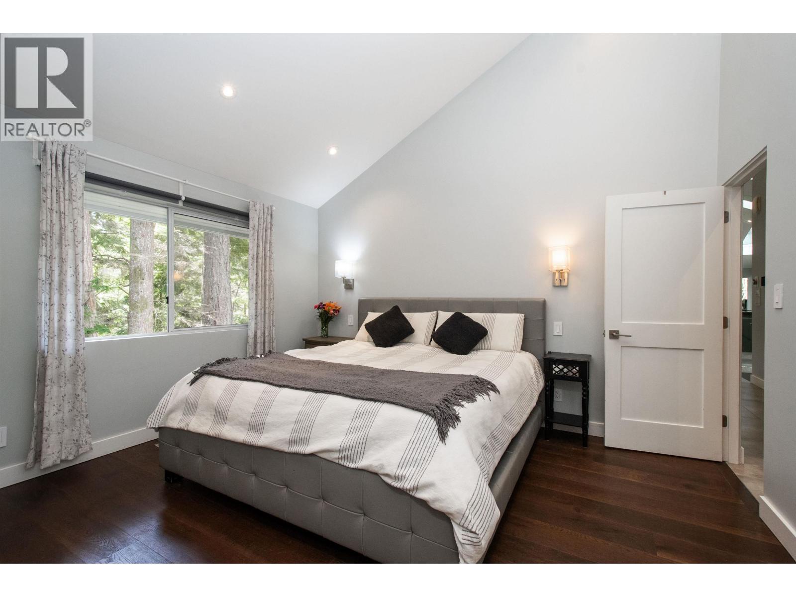 2551 Hyannis Point, North Vancouver, British Columbia