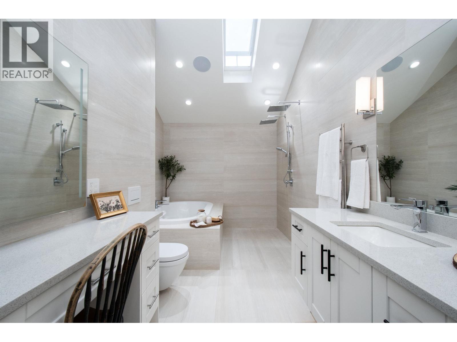 2551 Hyannis Point, North Vancouver, British Columbia