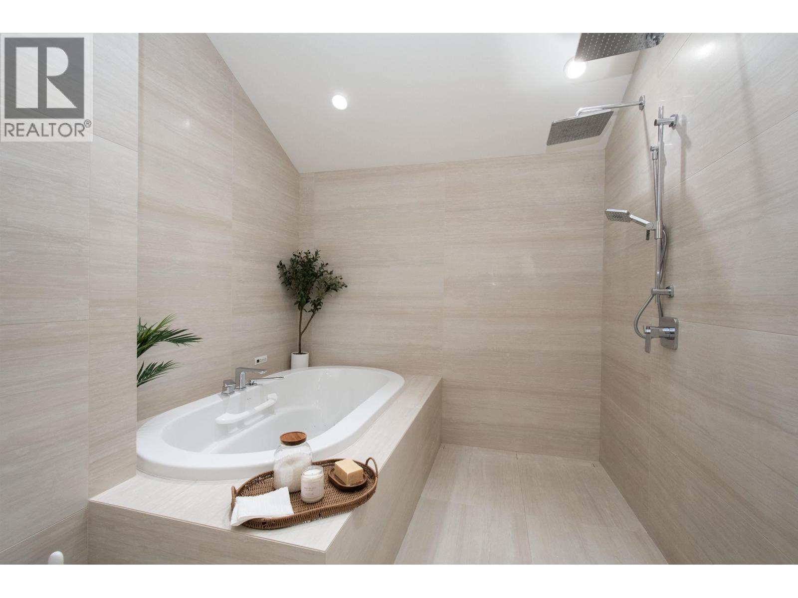 2551 Hyannis Point, North Vancouver, British Columbia