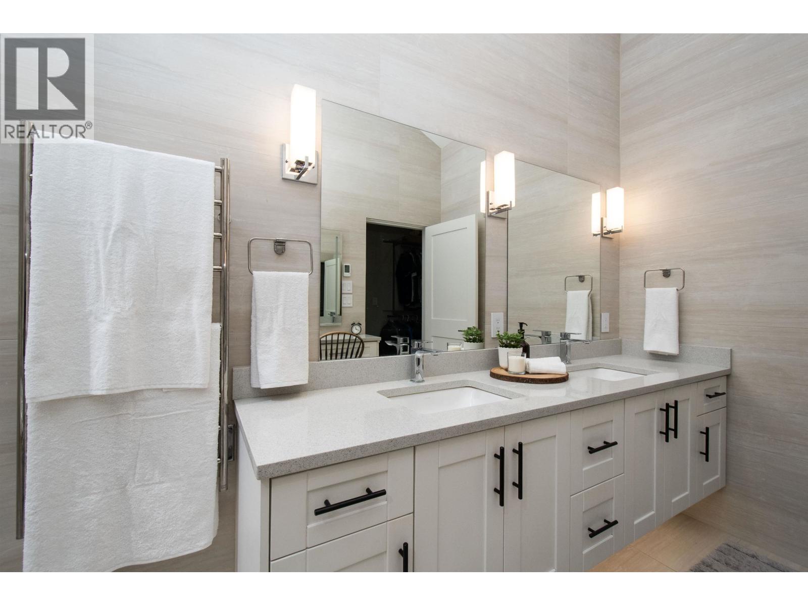 2551 Hyannis Point, North Vancouver, British Columbia