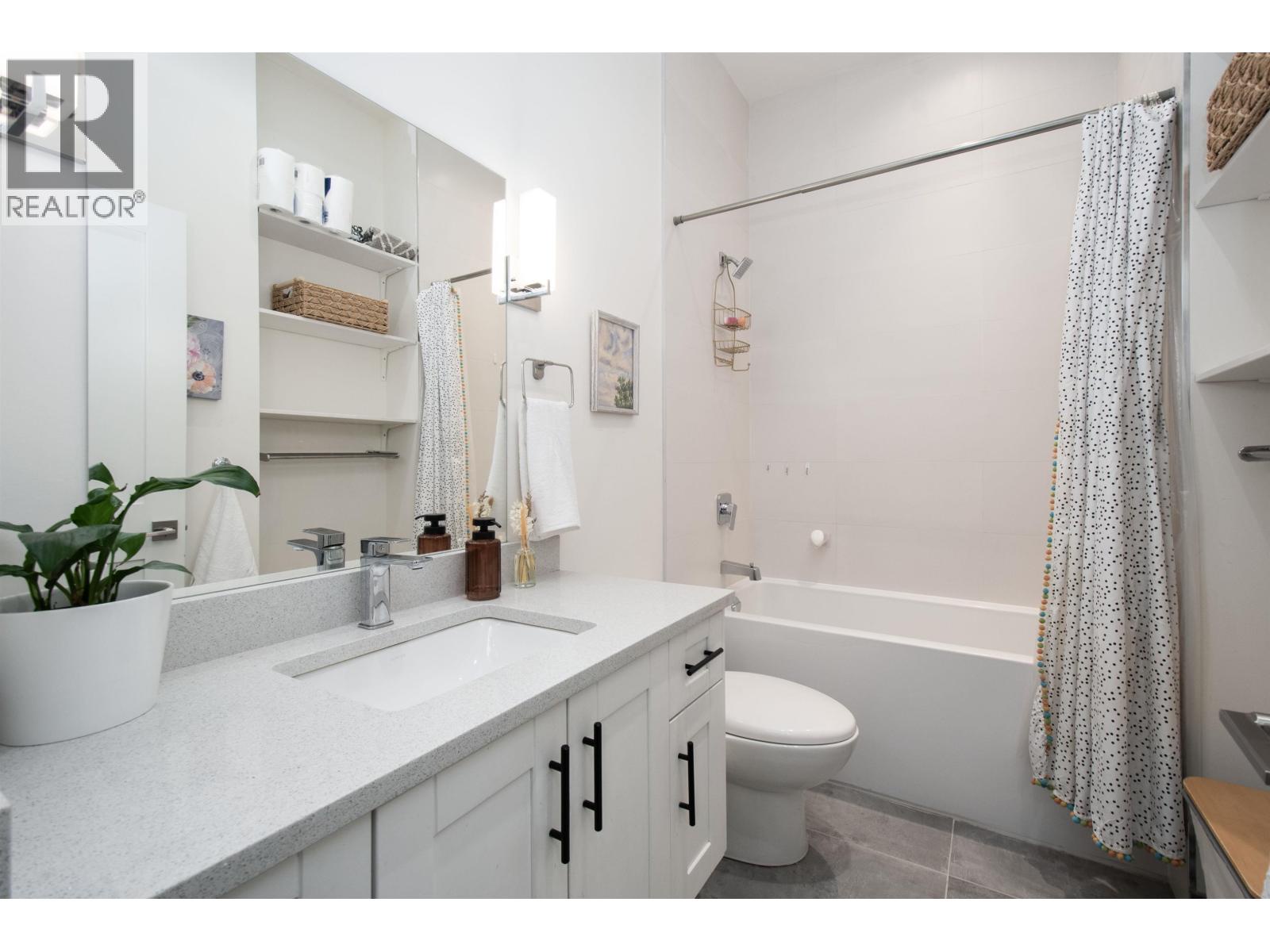 2551 Hyannis Point, North Vancouver, British Columbia