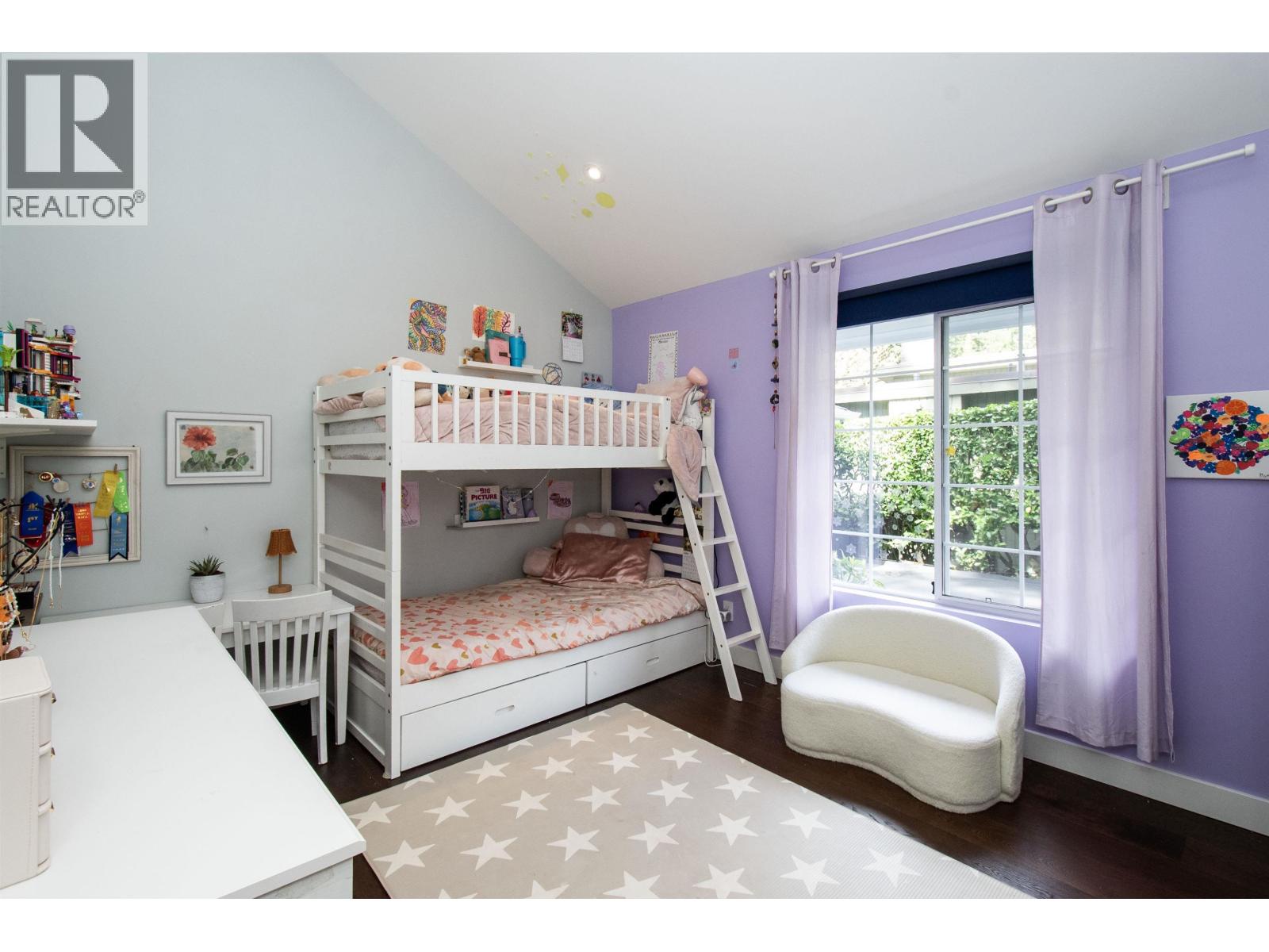 2551 Hyannis Point, North Vancouver, British Columbia