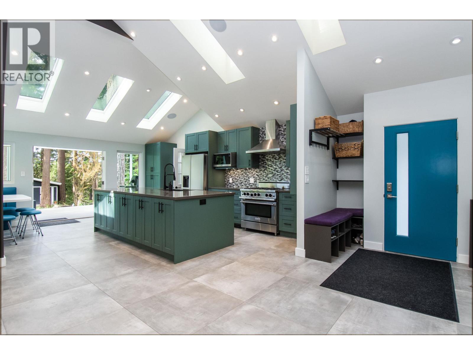 2551 Hyannis Point, North Vancouver, British Columbia