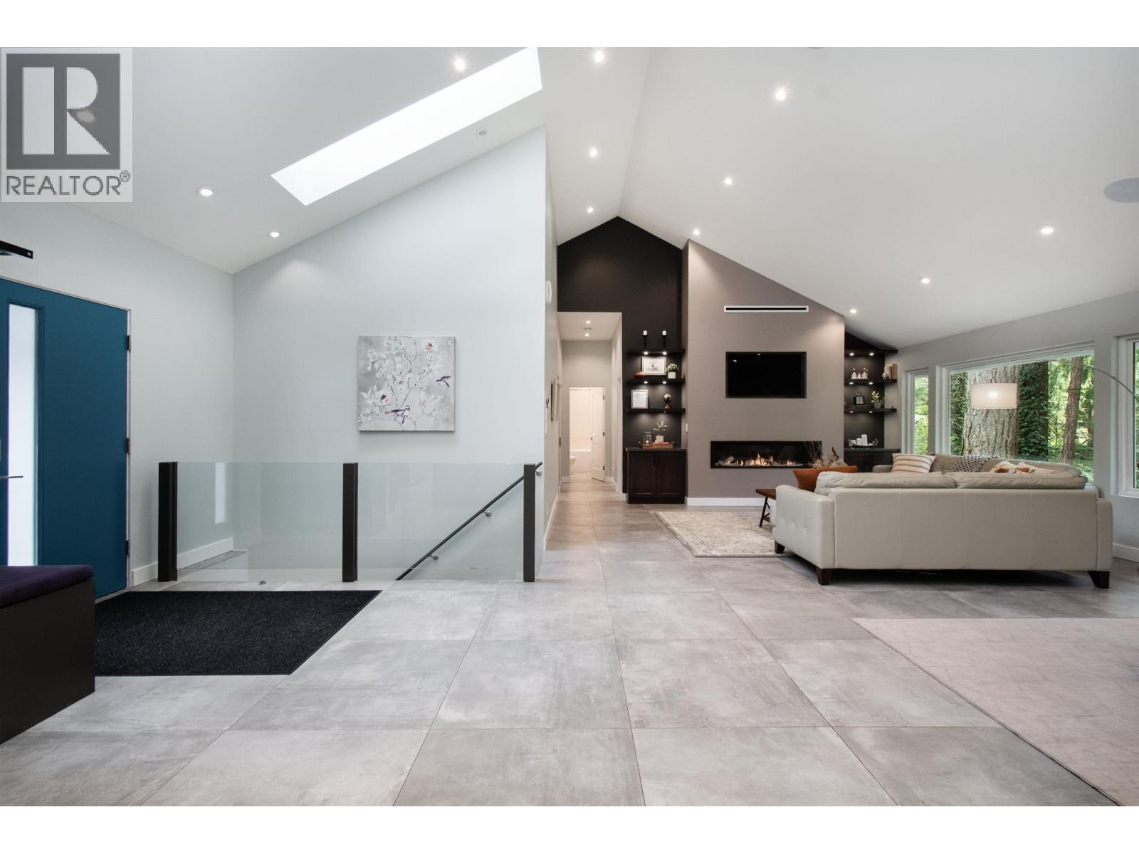 2551 Hyannis Point, North Vancouver, British Columbia