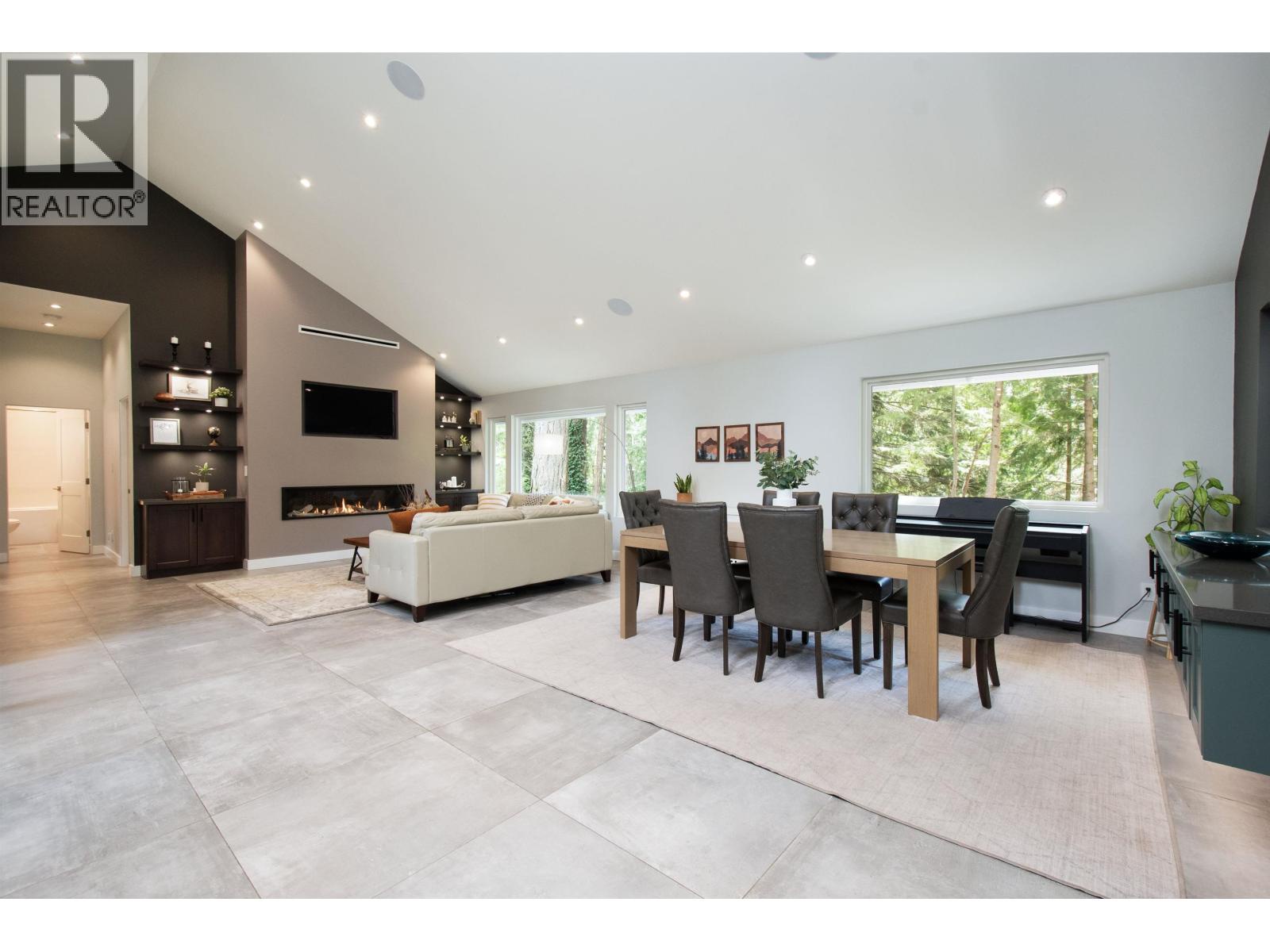 2551 Hyannis Point, North Vancouver, British Columbia