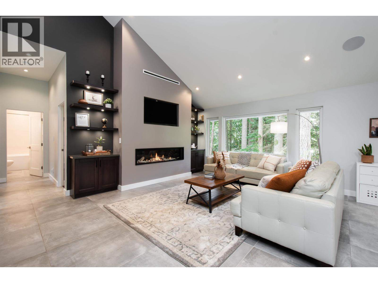 2551 Hyannis Point, North Vancouver, British Columbia