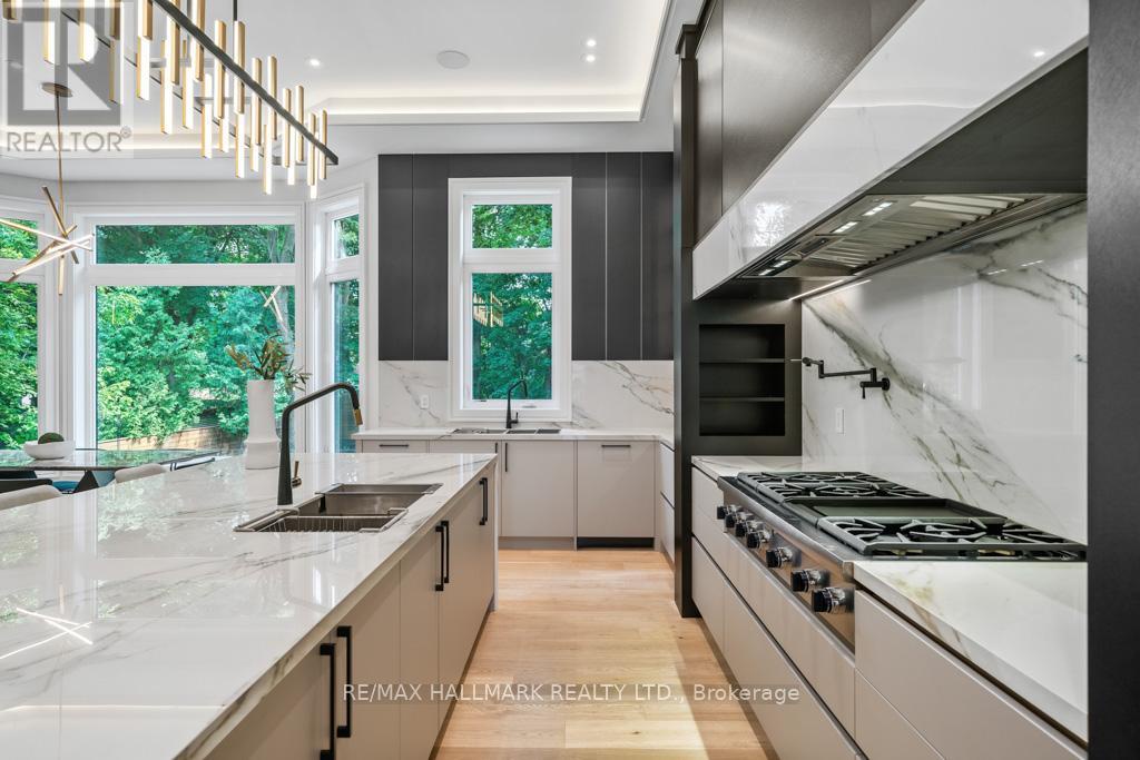 215 Northwood Drive, Toronto (newtonbrook East), Ontario