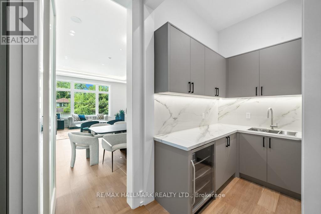 215 Northwood Drive, Toronto (newtonbrook East), Ontario