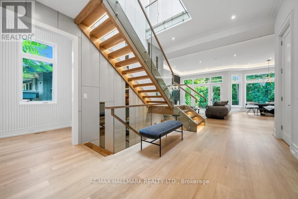 215 Northwood Drive, Toronto (newtonbrook East), Ontario