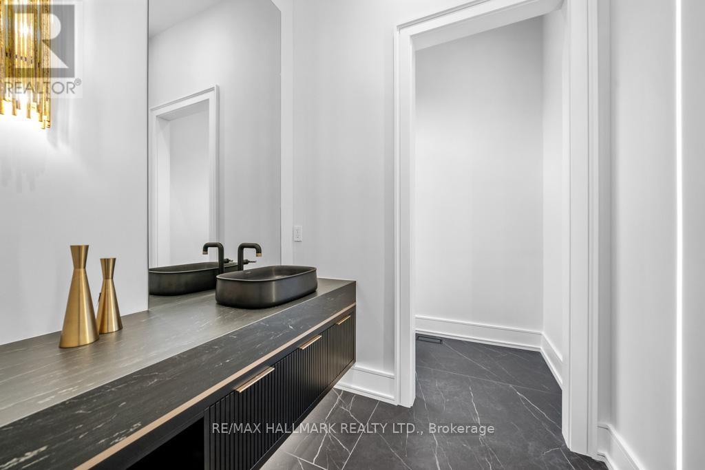 215 Northwood Drive, Toronto (newtonbrook East), Ontario