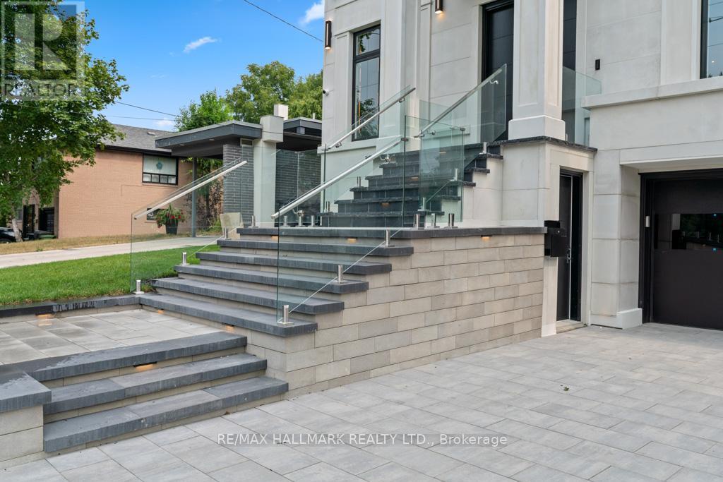 215 Northwood Drive, Toronto (newtonbrook East), Ontario