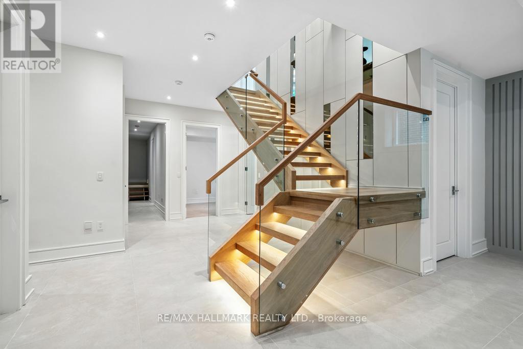 215 Northwood Drive, Toronto (newtonbrook East), Ontario