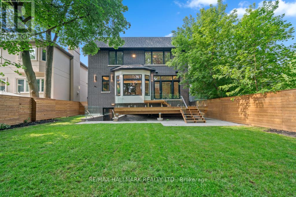 215 Northwood Drive, Toronto (newtonbrook East), Ontario