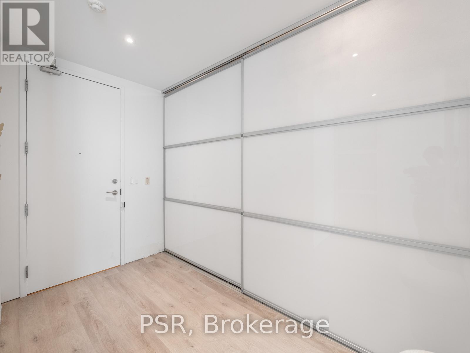 313 - 60 Bathurst Street, Toronto (niagara), Ontario