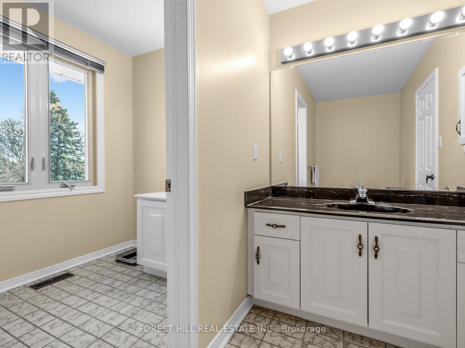 32 Saddletree Drive, Toronto (bayview Woods-steeles), Ontario