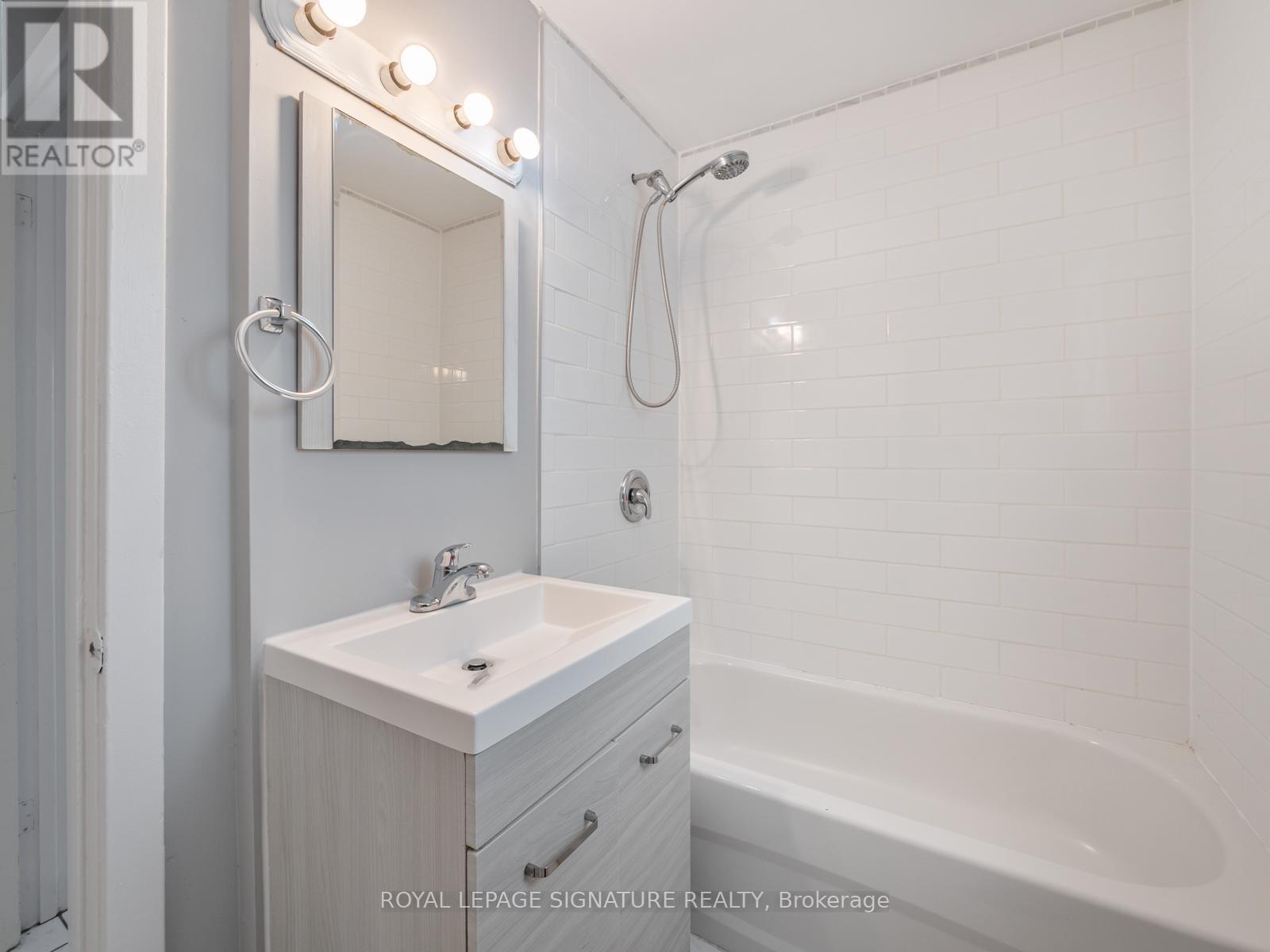 27 King High Avenue, Toronto (clanton Park), Ontario