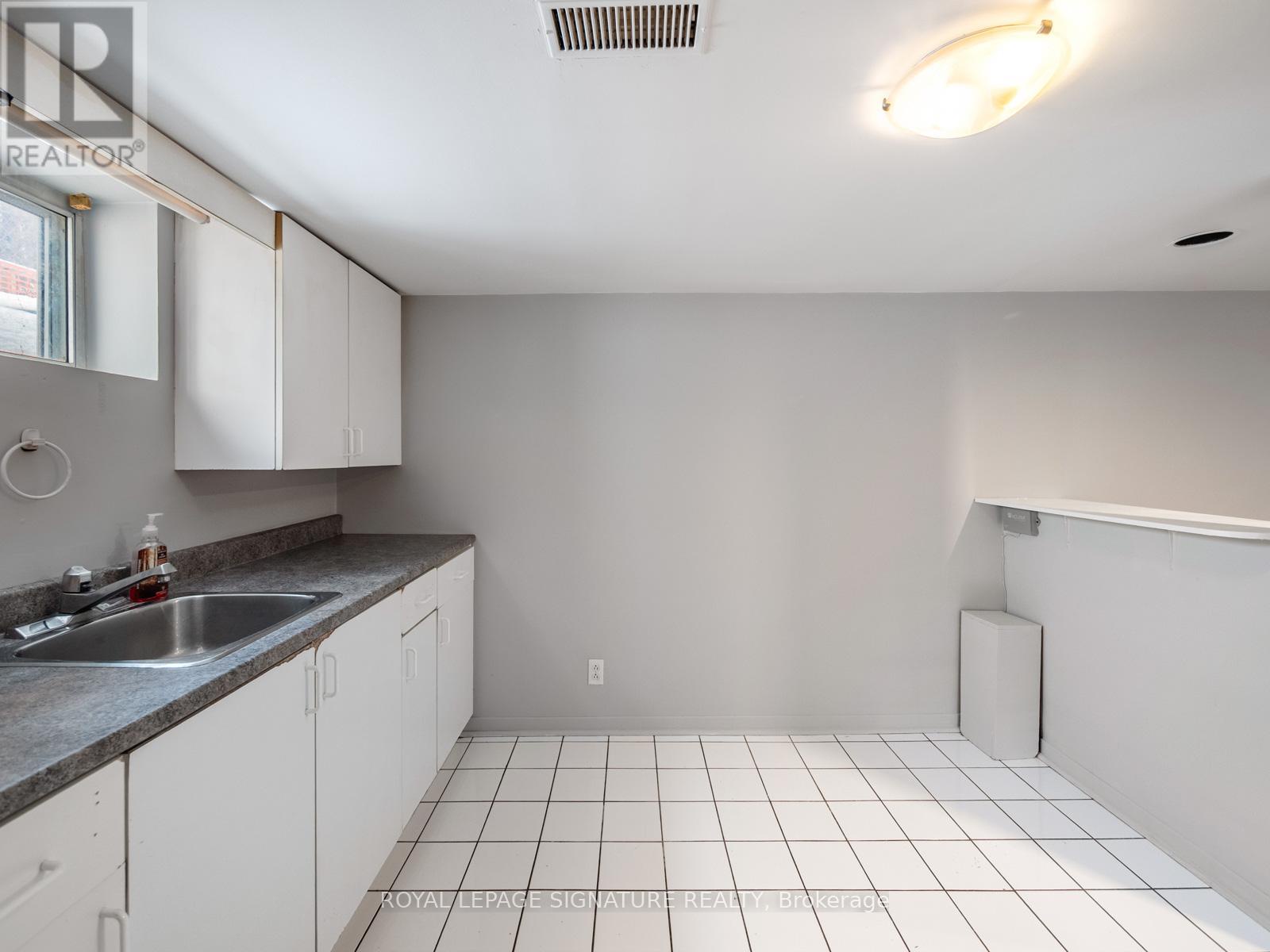 27 King High Avenue, Toronto (clanton Park), Ontario