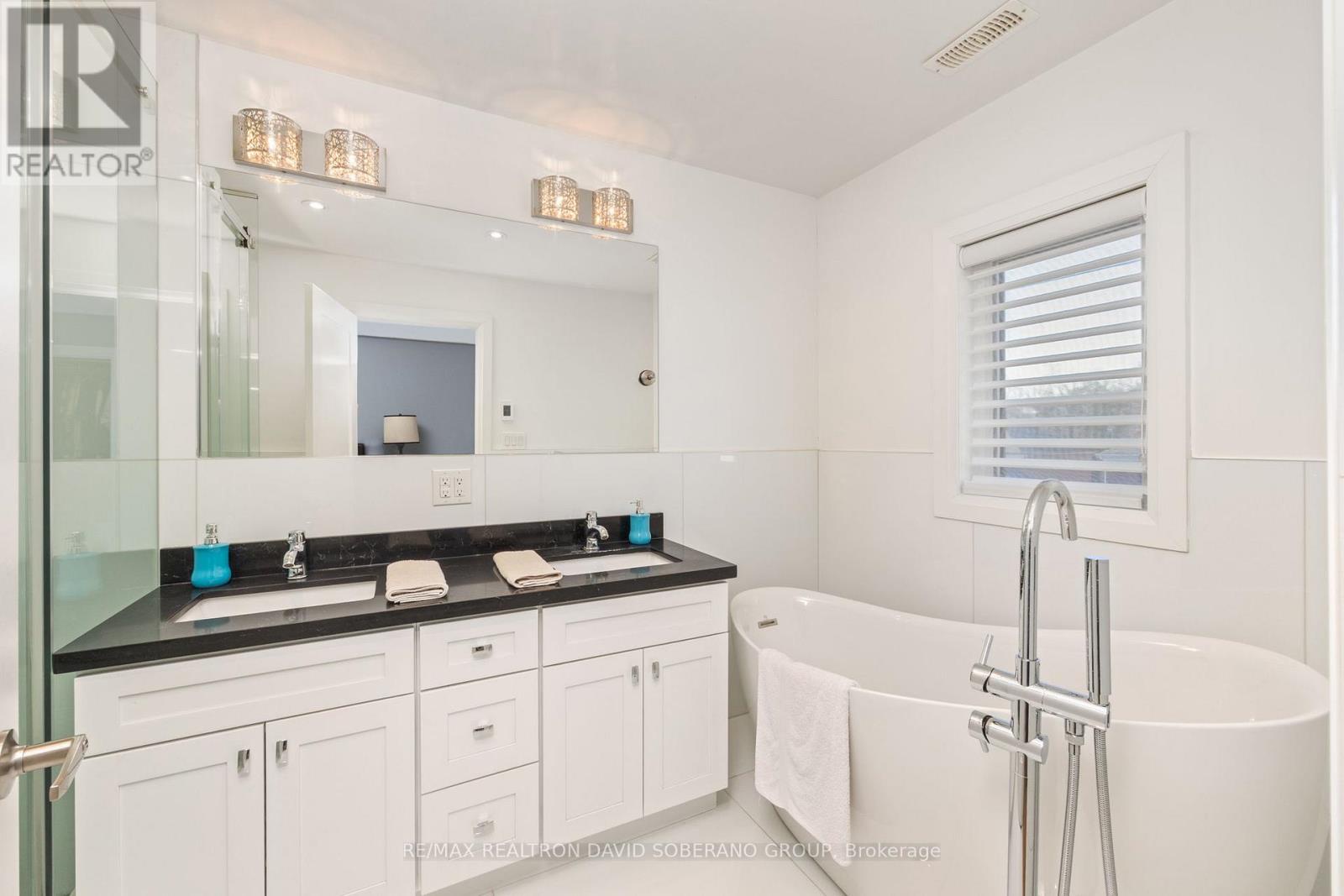 105 Winston Park Boulevard, Toronto (downsview-roding-cfb), Ontario