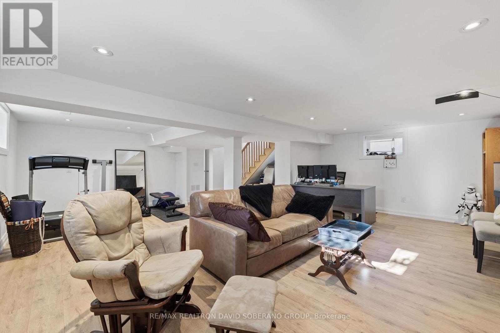 105 Winston Park Boulevard, Toronto (downsview-roding-cfb), Ontario