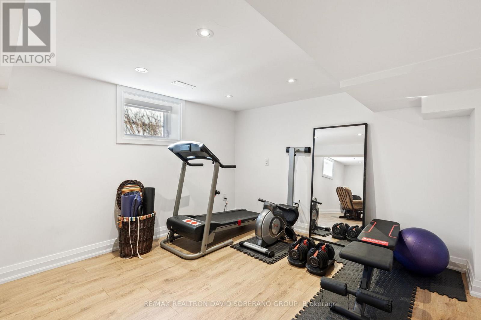 105 Winston Park Boulevard, Toronto (downsview-roding-cfb), Ontario