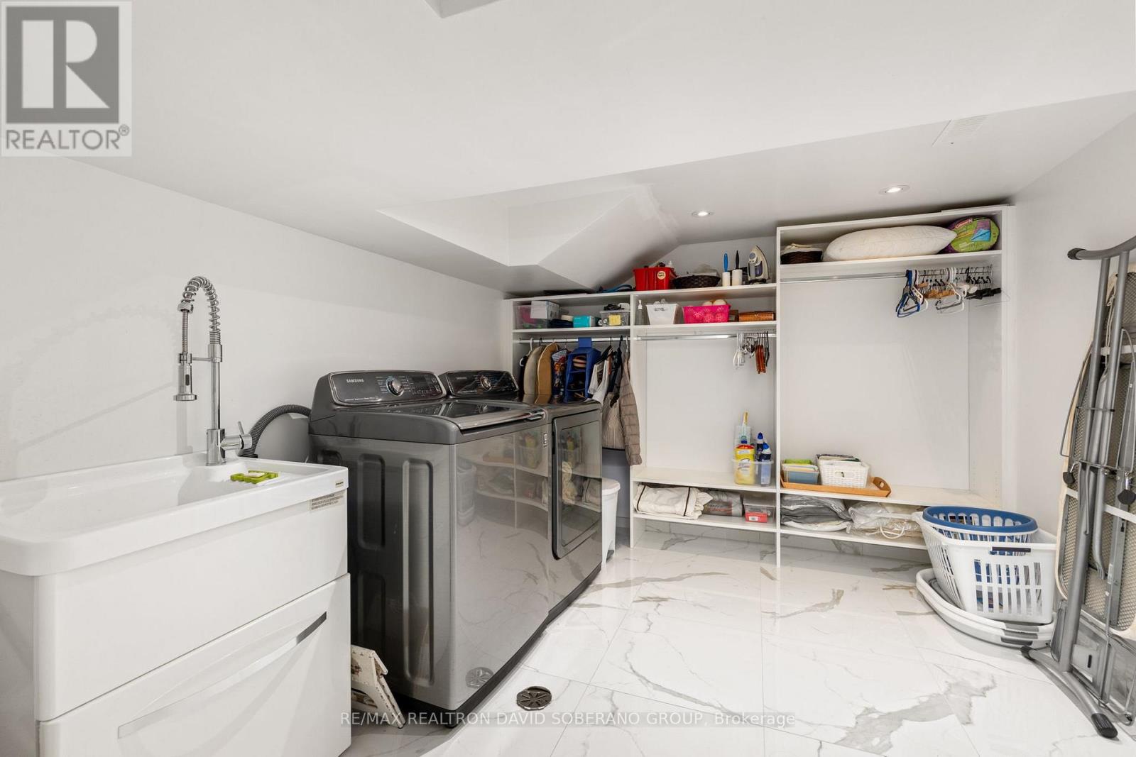 105 Winston Park Boulevard, Toronto (downsview-roding-cfb), Ontario