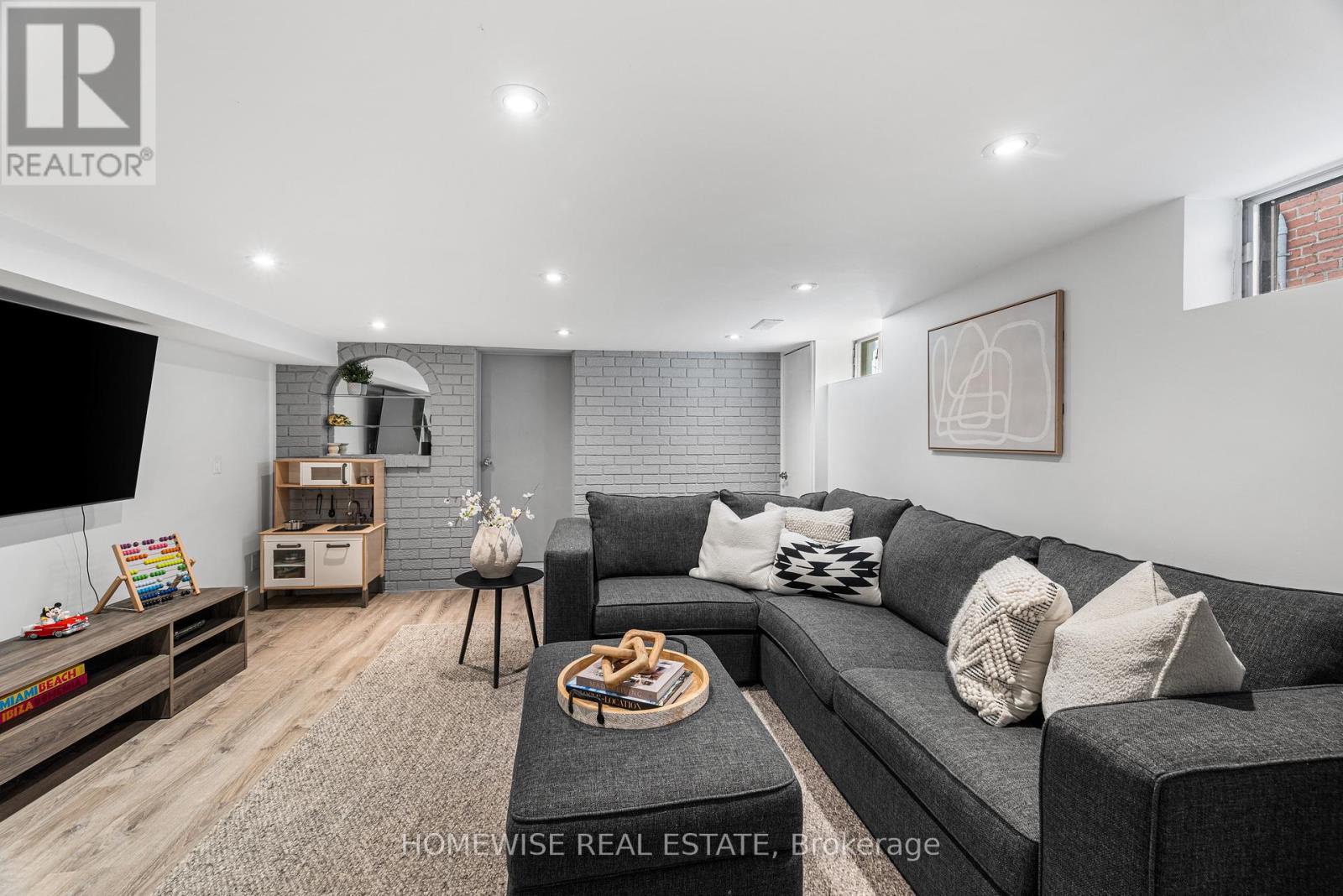 220 Robina Avenue, Toronto (oakwood Village), Ontario