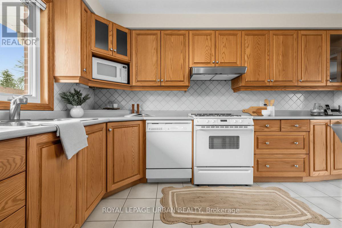 10 Kenewen Court, Toronto (victoria Village), Ontario